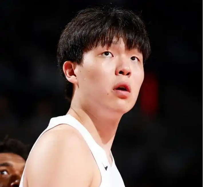 足球直播-梦幻半场!杨瀚森8中8轰17+3+2+1 弹无虚发无可阻挡