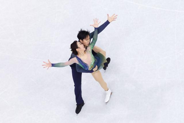 咪咕体育直播-花样滑冰双人滑：“葱桶组合”谢幕战获第五