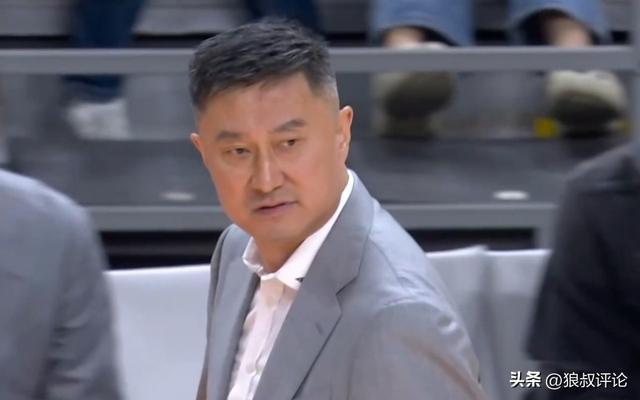 NBA直播-杨鸣：杜锋4个月前还是全运会冠军 达不到球迷预期争议就立刻出来